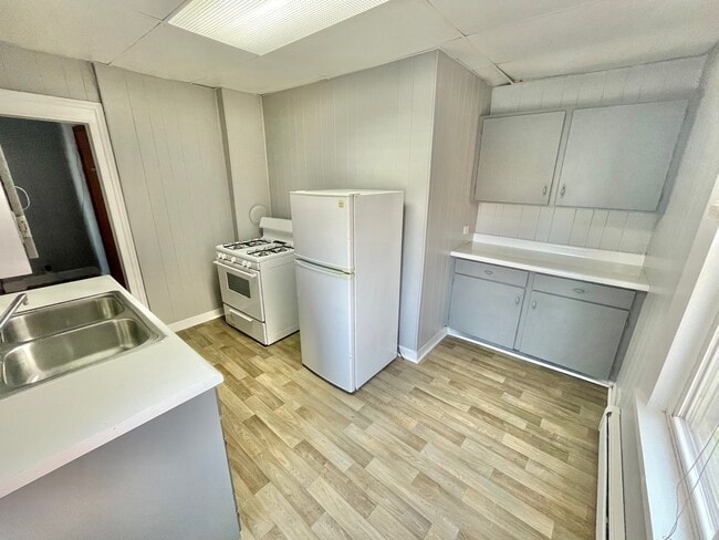 Photo - 137 Mohawk St Unit 2R