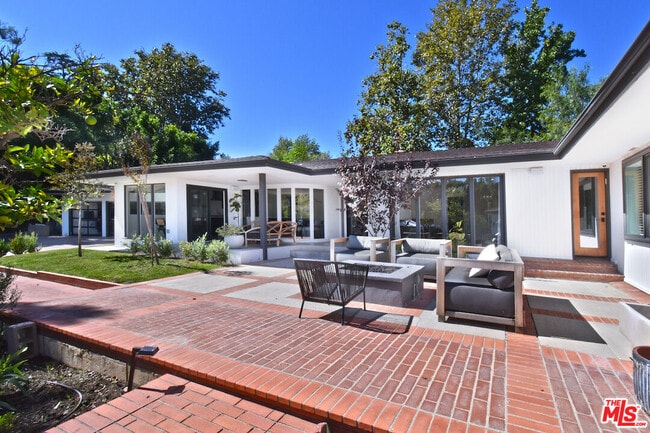 Photo - 4678 White Oak Ave