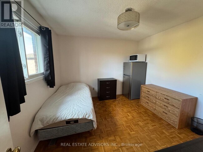 Photo - 103 Belmont Crescent