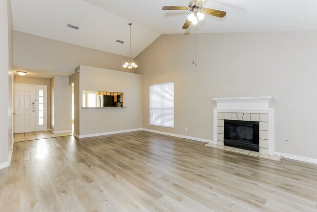 7024 Wooddale Dr