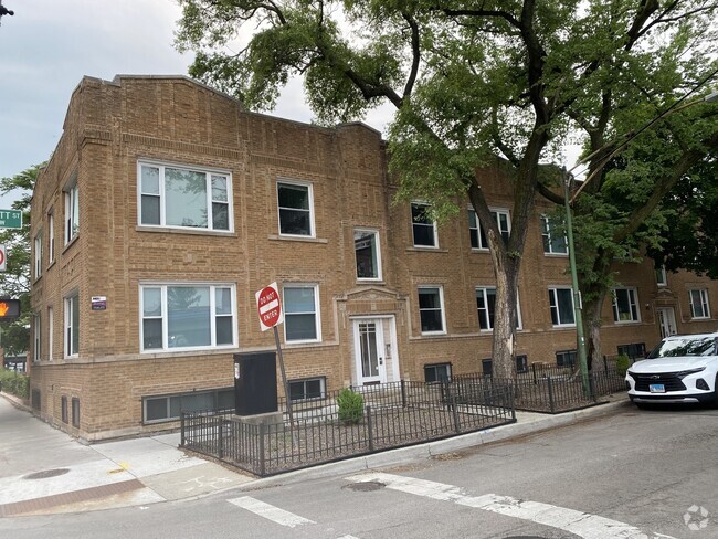 Building Photo - 4751 N Leavitt St Unit 1 Rental