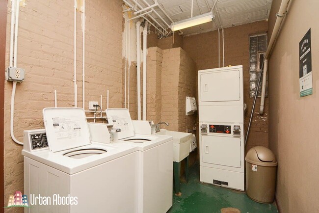 Building Photo - 2837 N Burling St Unit S06C Rental