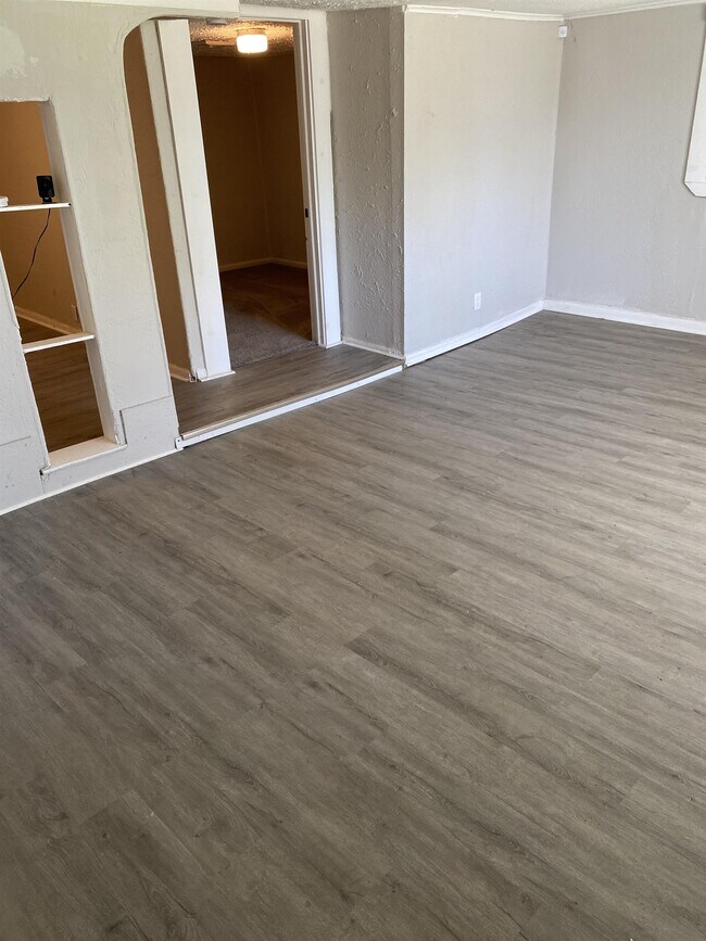 Photo - 2912 Collier St