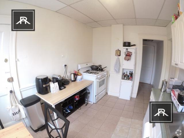 Building Photo - 3 bedroom in Brookline MA 02446 Unit 5 Rental
