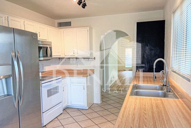 Photo - 5093 W Whitten St