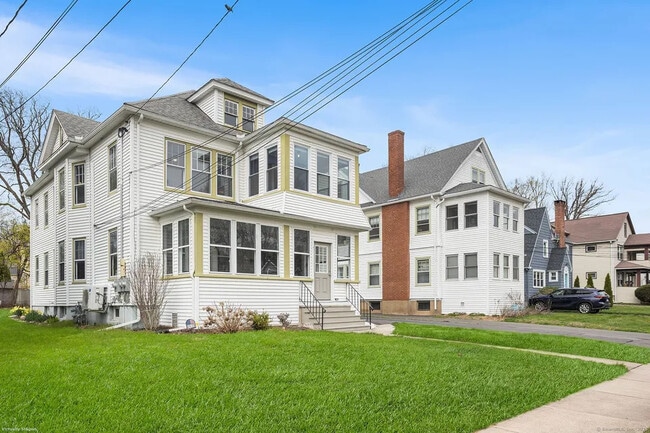 Building Photo - 35 Argyle Ave
