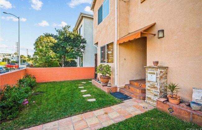 Building Photo - 4907 S Centinela Ave Unit A