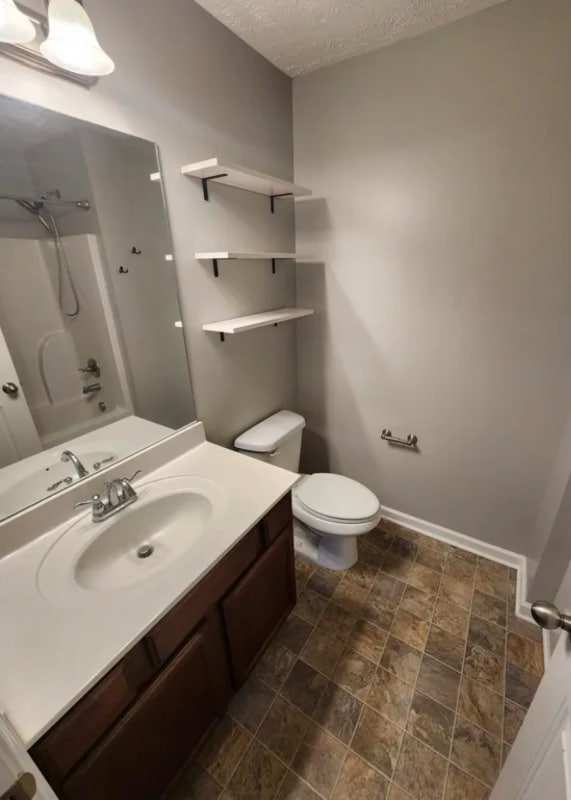 Photo - 826 Lower Park Pl