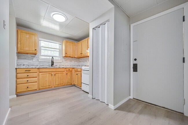 234-240 Mather St, Hartford, CT 06112