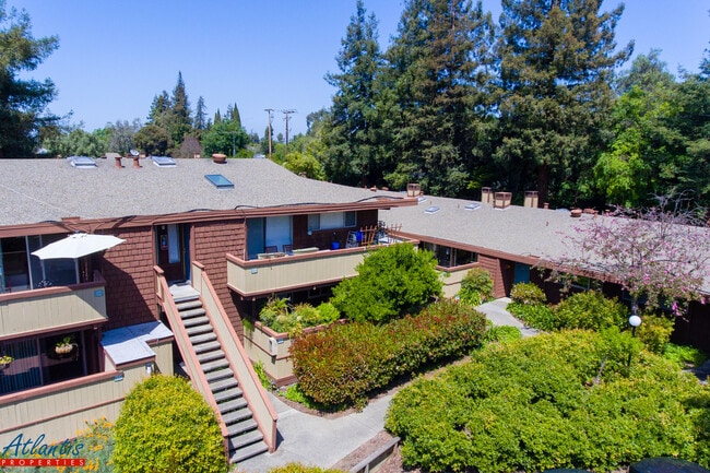Building Photo - Willow Park | Stylish Condo | Newly Updated Unit 141