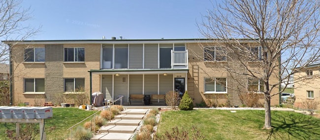 Disfrute de la comodidad en este encantador apartamento con un entorno pintoresco. - Oak Street Apartments