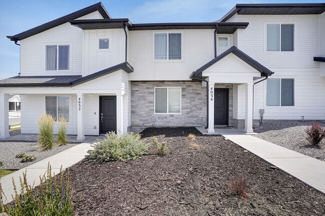 EXTERIOR | CASAS ADOSADAS DE LITTLE VALLEY - Little Valley Townhomes