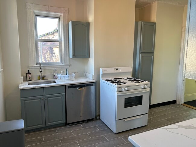 541 Washington St Unit Top Floor Three-Bedroom