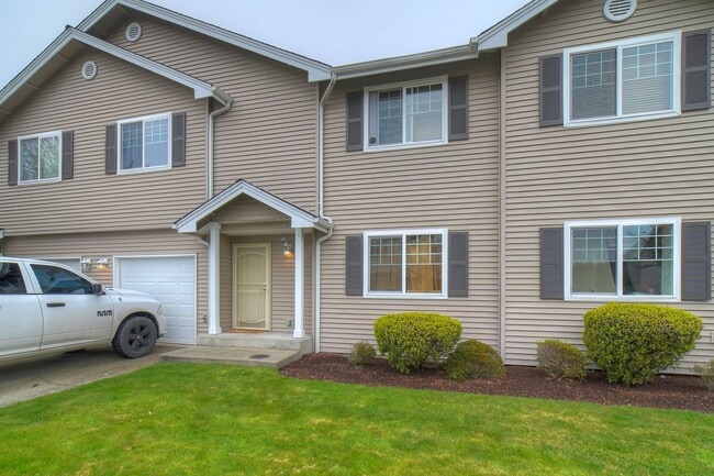 Spacious 3 bedroom townhome close to CK sc... - Spacious 3 bedroom townhome close to CK sc...