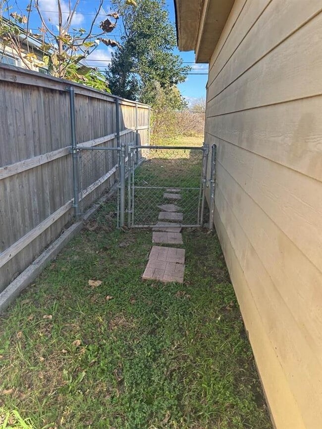 Photo - 2811 NW 21st Pl