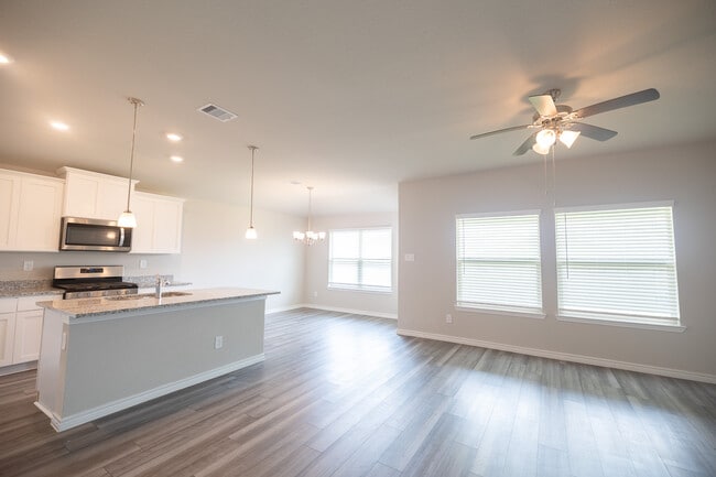 Photo - 1023 Davy St