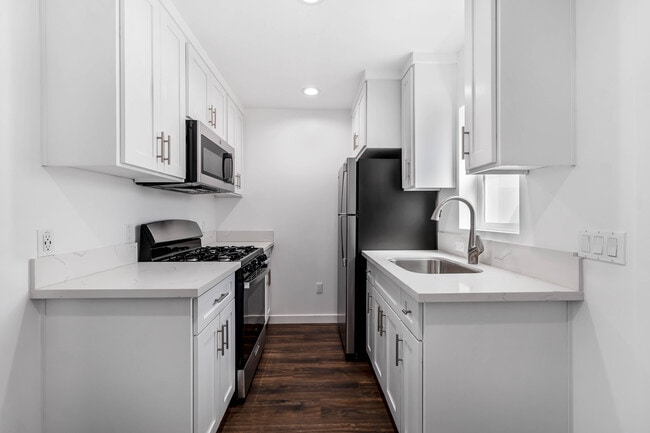 Photo - 6727 Bothwell Rd