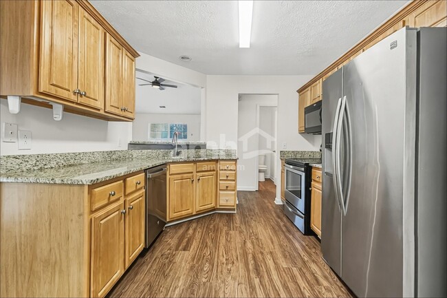 Photo - 916 Springs Hill Way