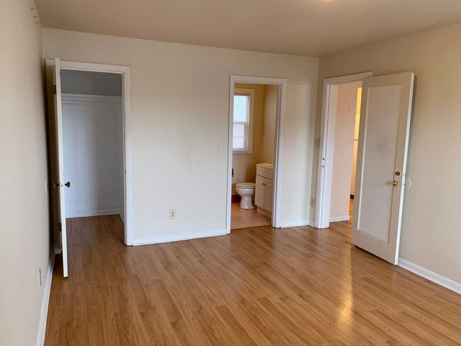 Photo - Bright One bedroom Woodlawn Apartment Unidad #11