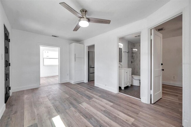 Photo - 921 7th St NW