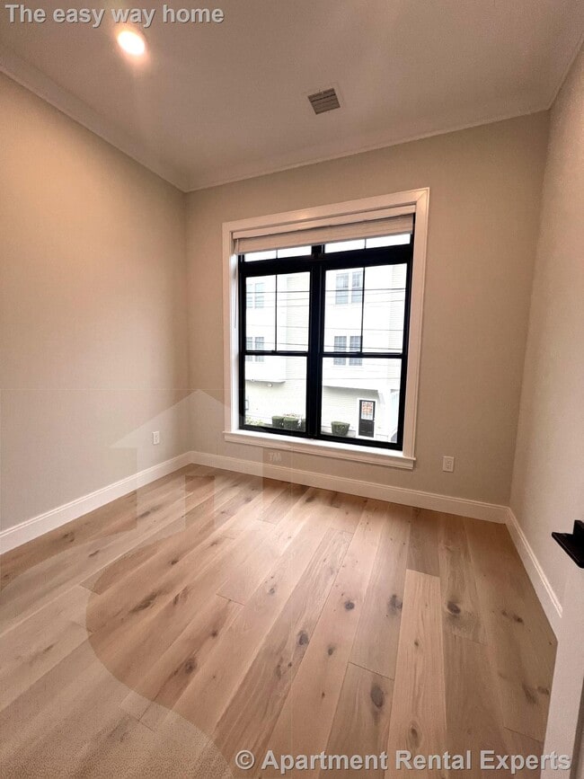 Photo - 157 Everett St Unit #203