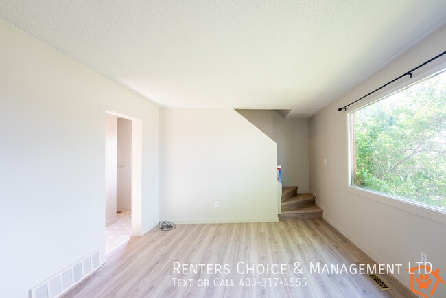 Photo - Pet Friendly Half Duplex with Fenced Yard in Claresholm