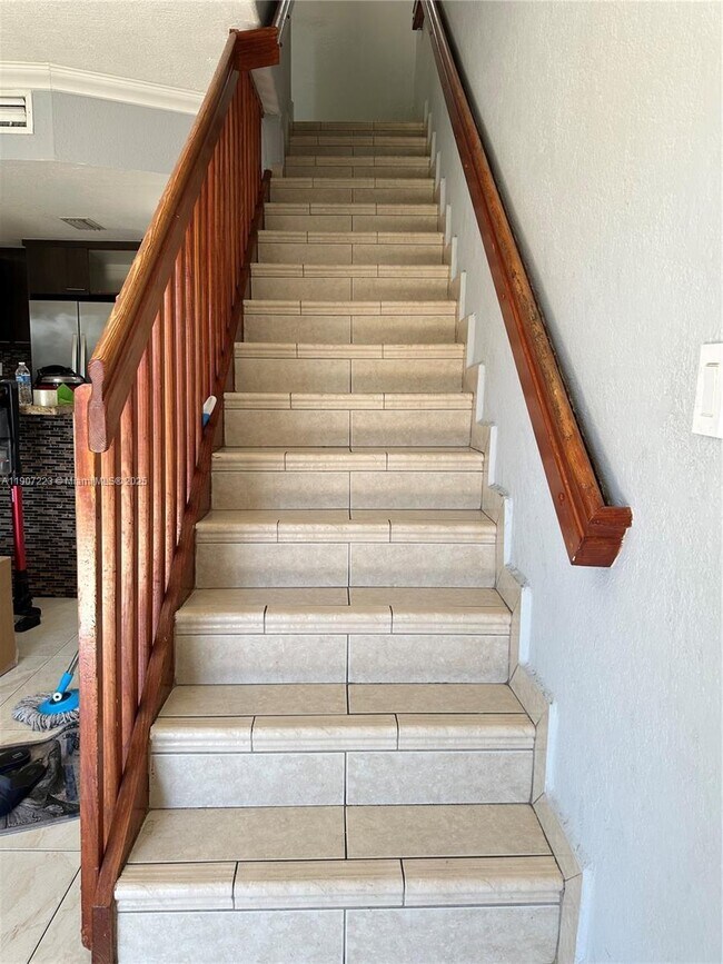 Photo - 1300 W 53rd St Unidad 28