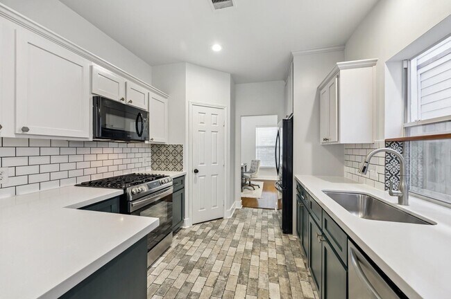 Photo - 609 W 20th St