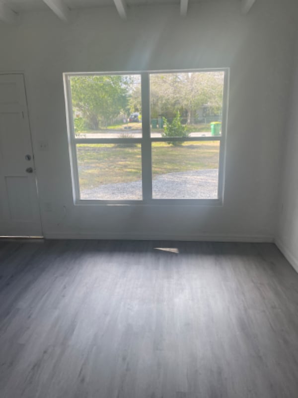 Photo - 322 Pine Ave