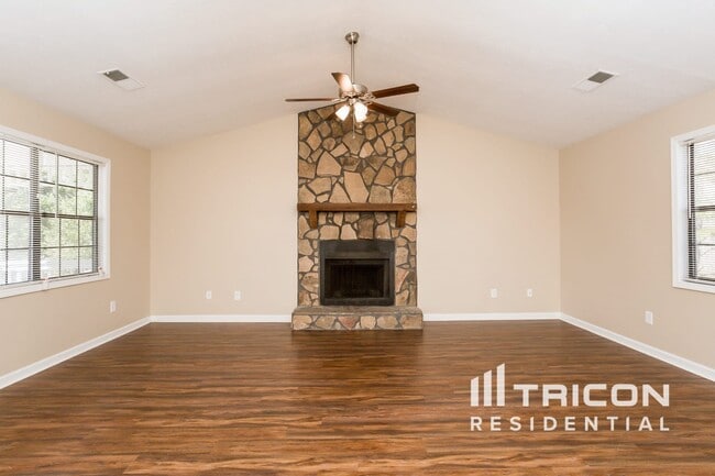 Photo - 2740 Chickory Hill