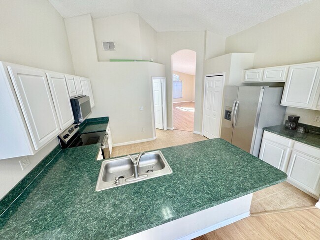 Photo - 1317 Casterton Cir