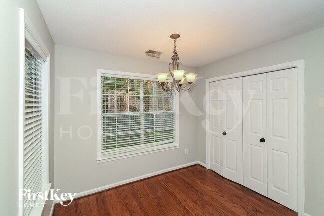 Photo - 334 St Charles Way