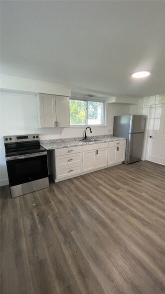 Photo - 240 Robinson St