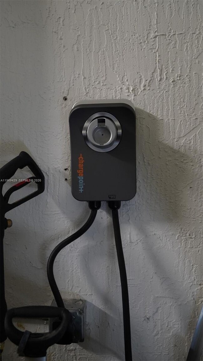 Photo - 549 NW 204th St