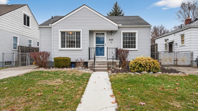 Building Photo - 648 Mayflower Ave