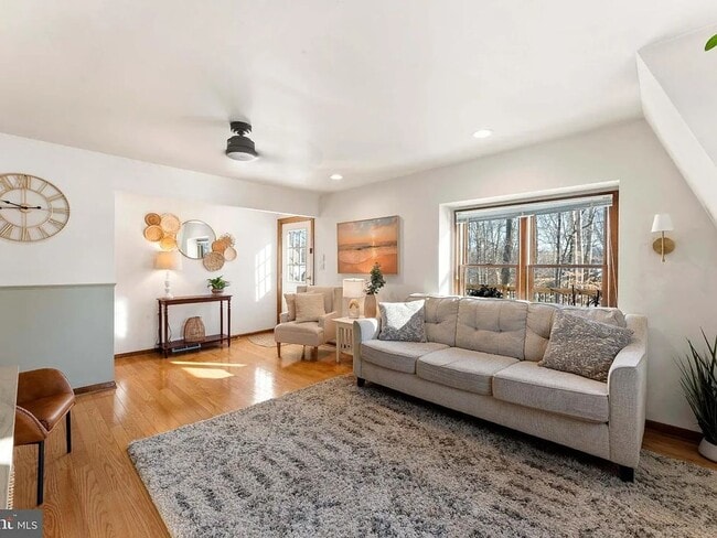 Photo - 1596 River Rd