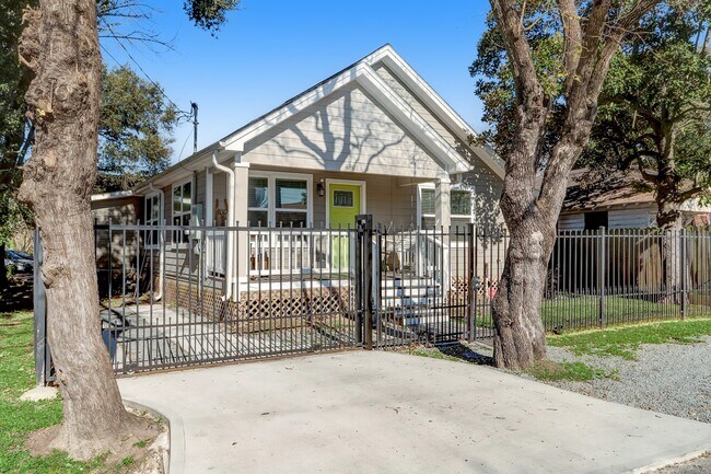 Photo - 4801 Avenue H
