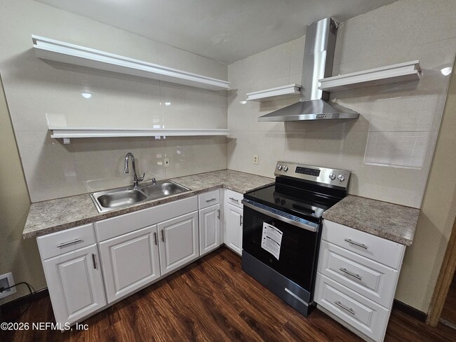 Photo - 444 Alder St