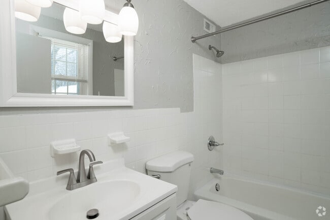 2BR, 1BA - 850SF - Bathroom