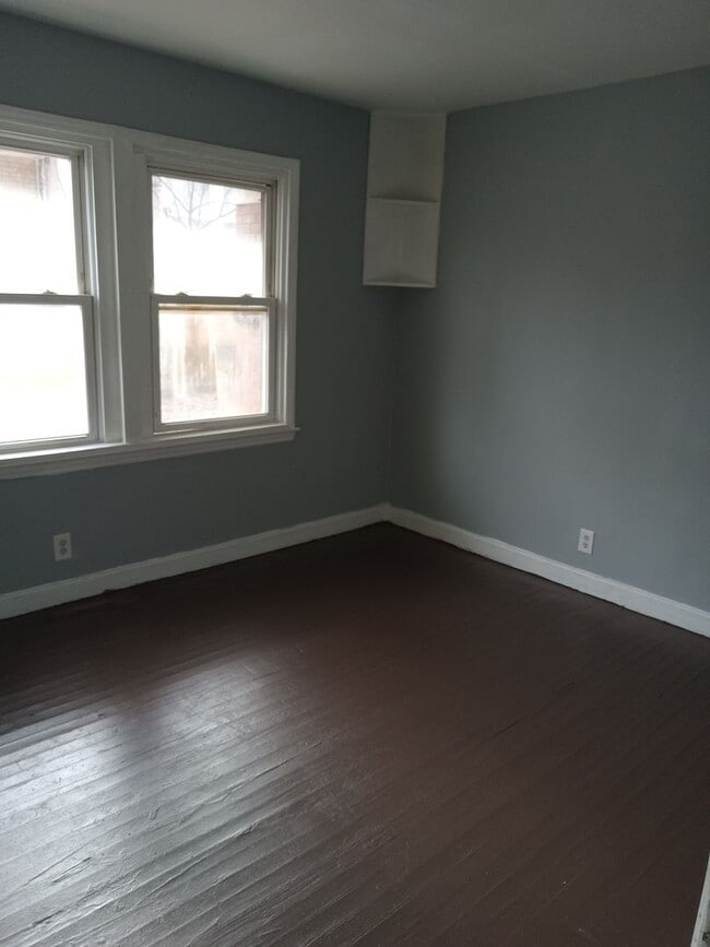 Cozy Two Bedroom Duplex in Lincoln Heights! - Cozy Two Bedroom Duplex in Lincoln Heights! House