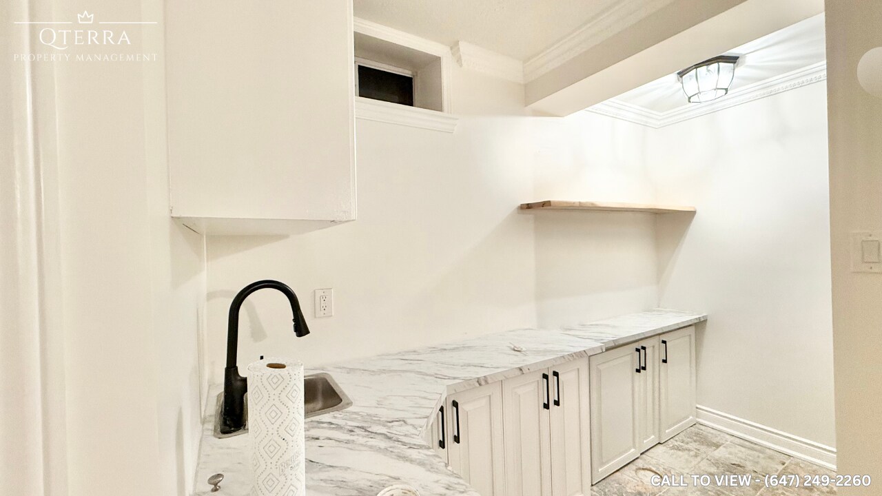 Photo - 1059 Lakeshore Rd E