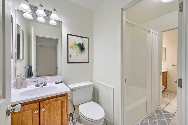 2 Bedroom Deluxe - Bathroom