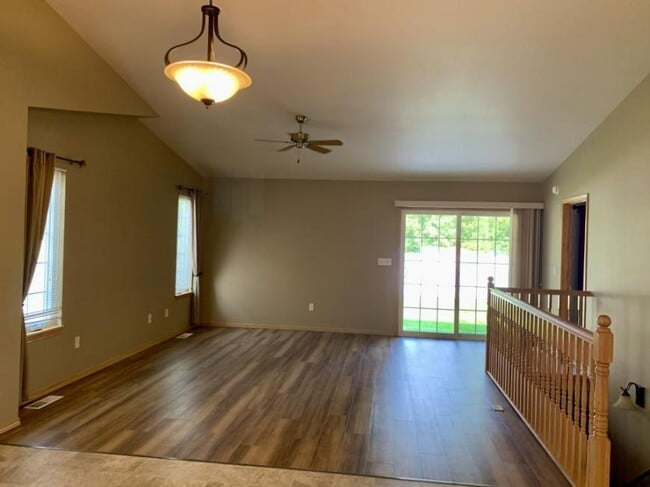 Building Photo - 3 bedroom in Billings MT 59105 Rental