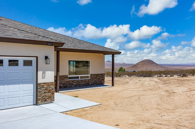 Photo - 10201 Crest Rd