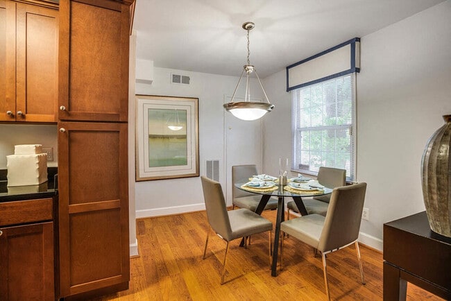 Photo - Lerner University Square