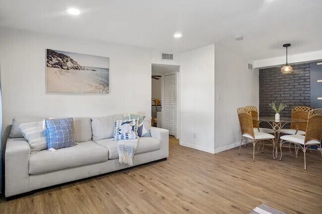 Photo - 10434 118th Pl N