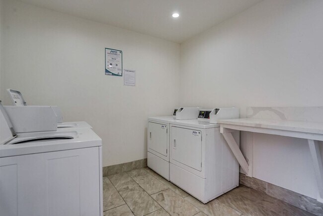 Photo - 6028 - 6100 West Blvd