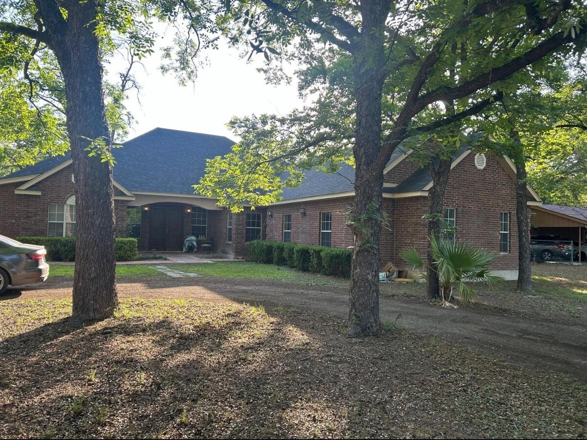 Photo - 116 Guyler Ln House