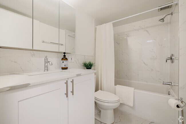 2BR, 1BA - 852SF - Bathroom - Villa Topaze