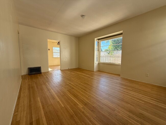 Photo - 6627 Farmdale Ave Unit 6627 Farmdale Ave